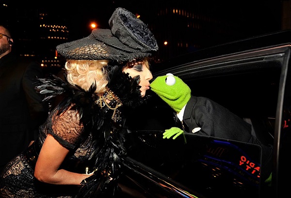 lady-gaga-the-muppets-christmas-special